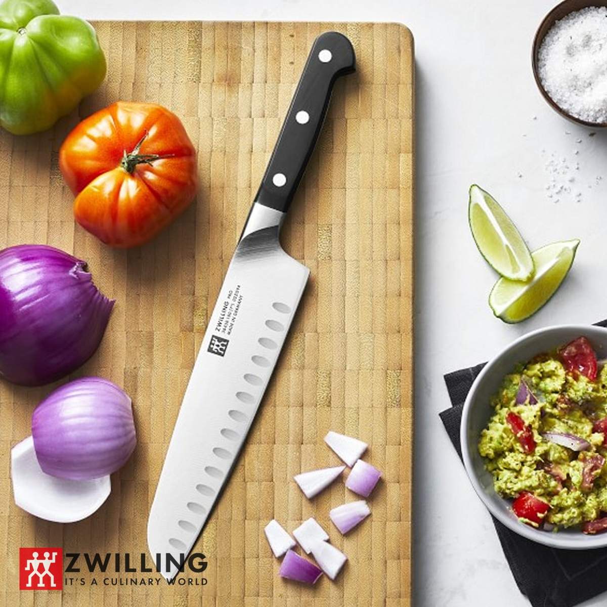 Coltello Zwilling Pro Santoku alveolato 18 cm 38408-181 - immagine 4