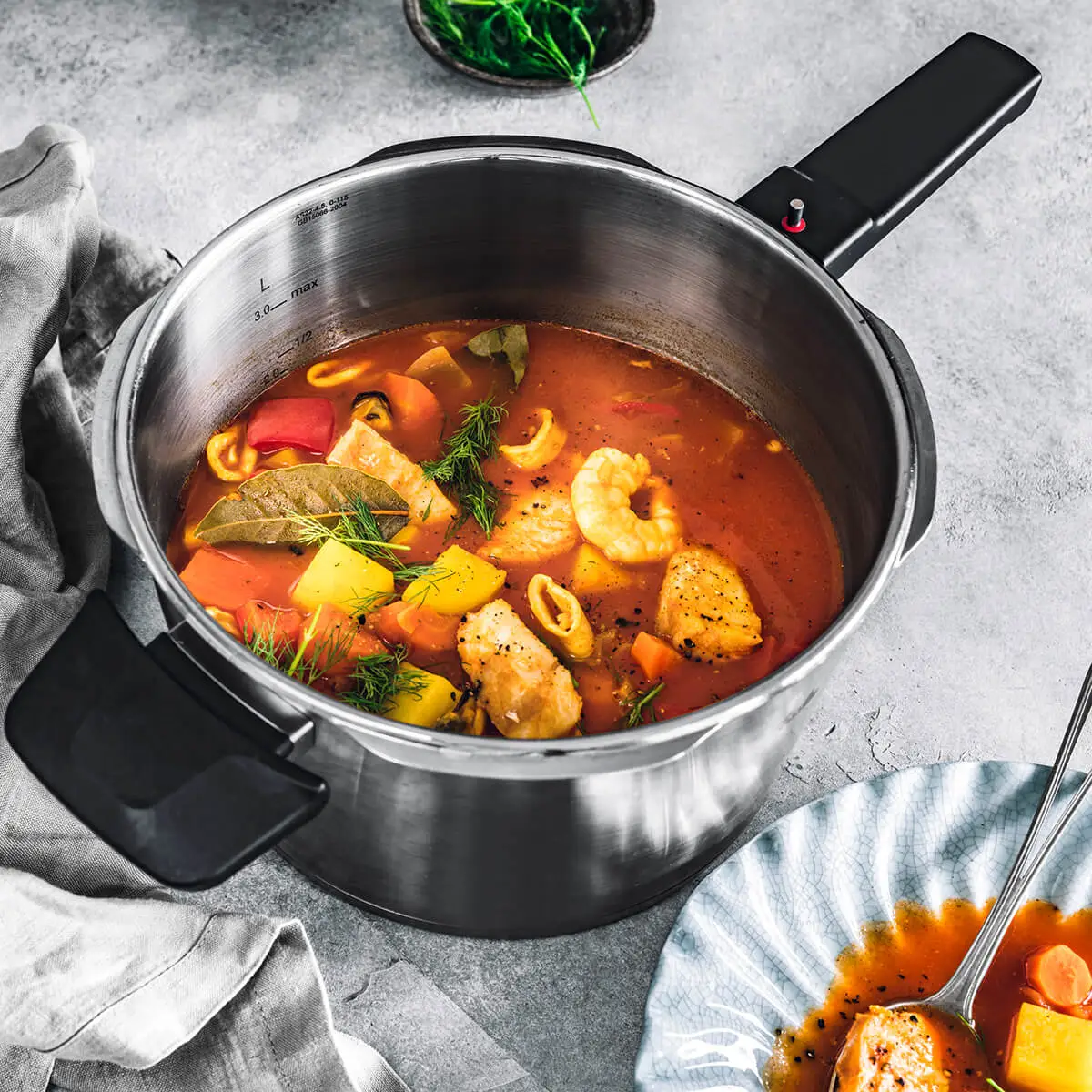 PENTOLA A PRESSIONE Fissler “Vitaquick Premium” – cm 26 Ø 8 litri - immagine 3